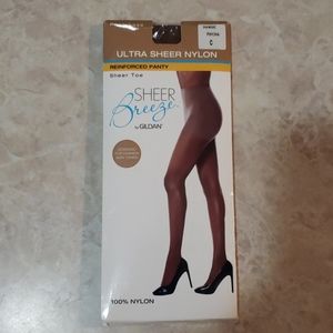 Ultra sheer nylon pantyhose